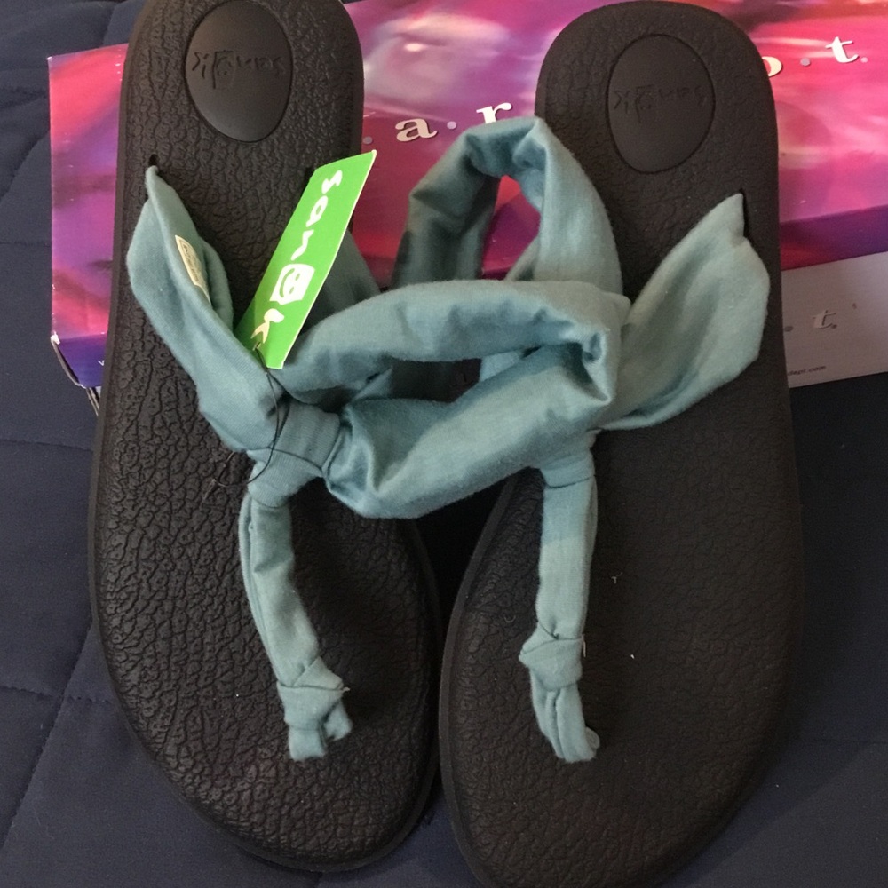 NWT Sanuk Teal Knotted Strap Flip Flops with Black Soles